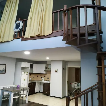 Aparthotel Hera Suites *