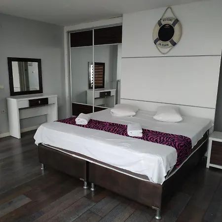 Hera Suites Aparthotel